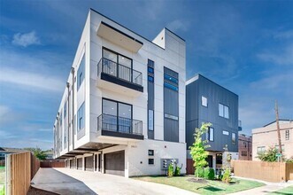 Building Photo - 3821 Munger Ave