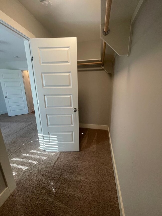 Building Photo - 561A Veritas St