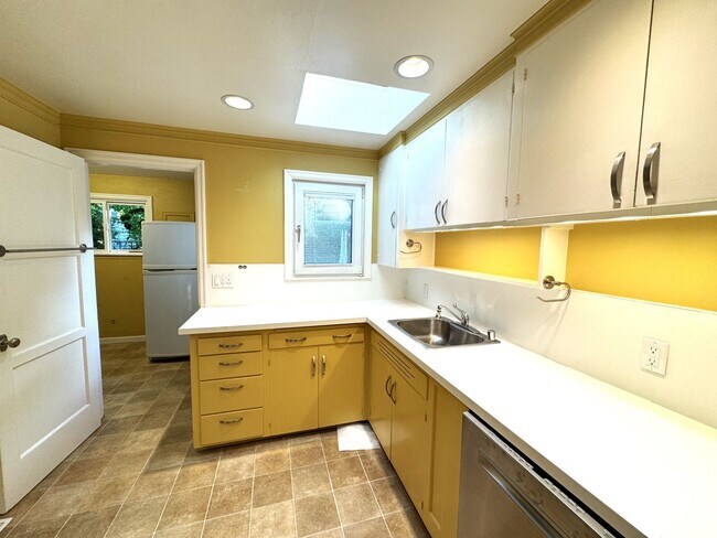 Building Photo - 10751 Durland Ave NE