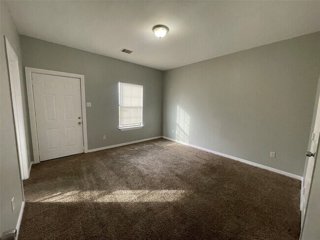 Building Photo - 3118 Barberry Dr