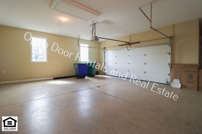 Building Photo - Coming soon! 50% off first months rent** W...