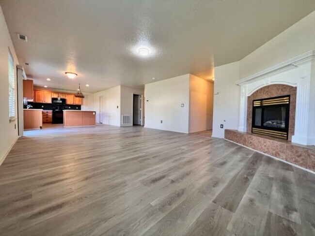 Building Photo - 4448 N Heritage Wds Wy