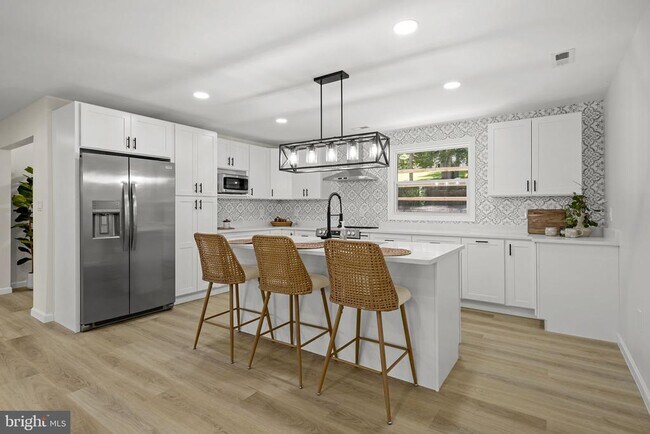 Building Photo - 440 Redbud Ln