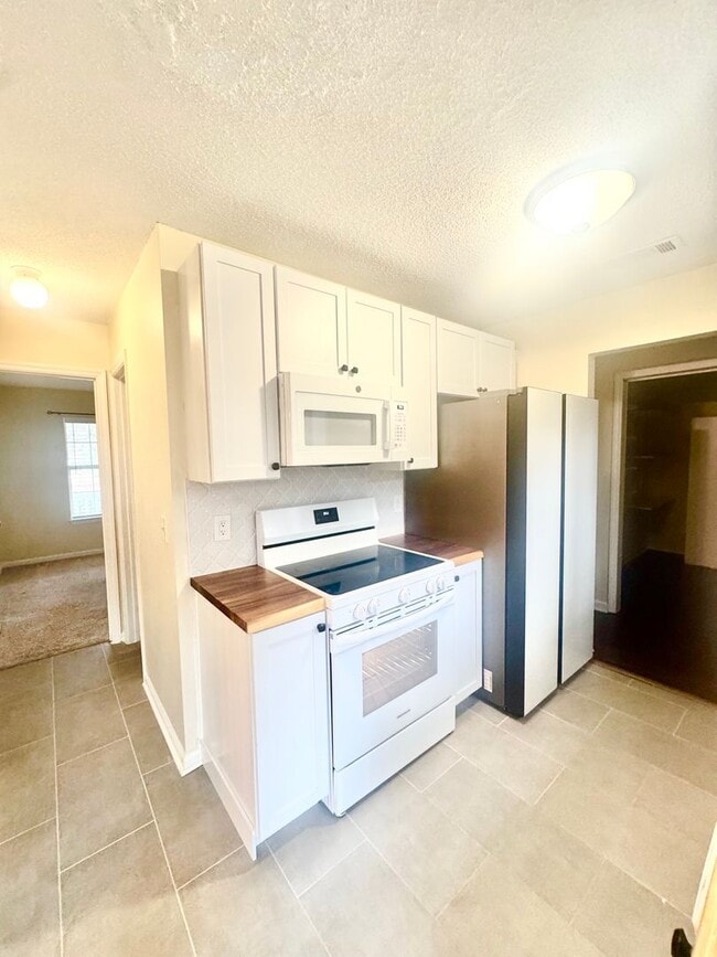 Building Photo - 4 Bedroom Home in Georgetown – Savannah, GA