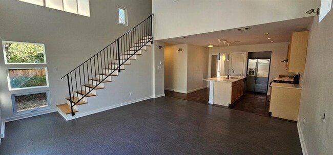 Building Photo - 1408 W 51st St