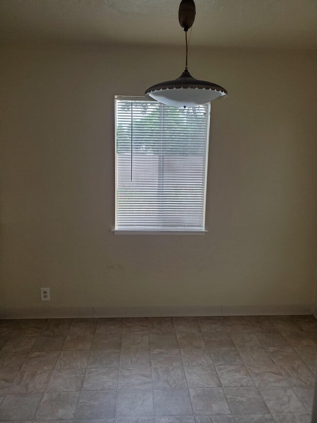 Building Photo - S526/528MR