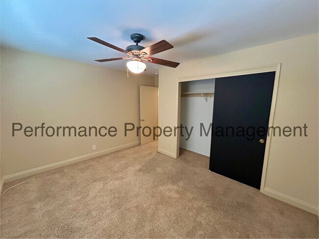 Building Photo - Cozy 3 Bed/2 Bath SW Bakersfield Home w/ Pool & $0 Deposit Option
