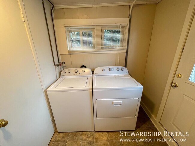 Building Photo - 1697 Orchard St