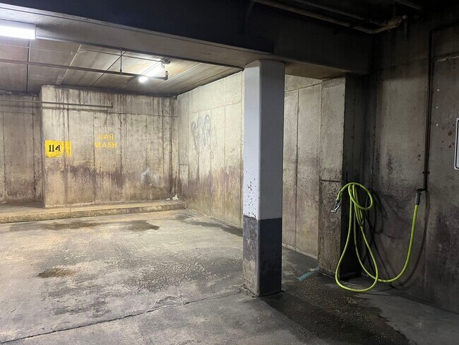 Building Photo - 5101 Carriage Way Dr