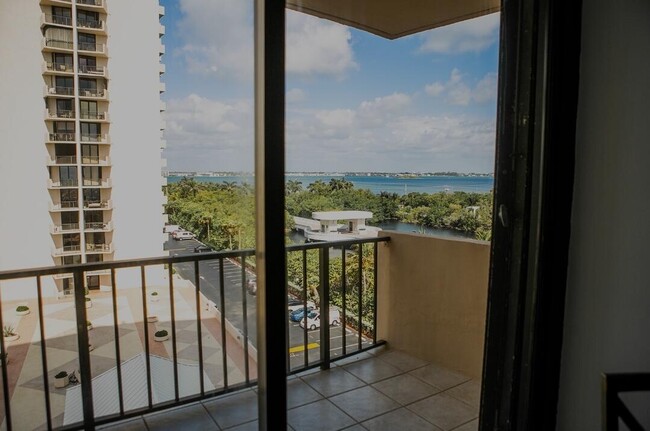Building Photo - 4200 N Ocean Dr