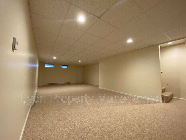 Building Photo - 404 Maple Brook Rd