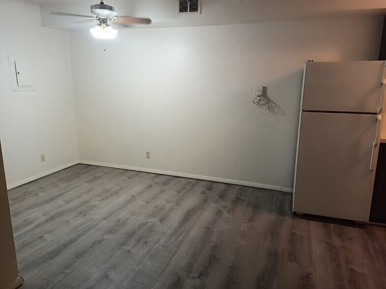 Building Photo - 32 Woodglen Apartment