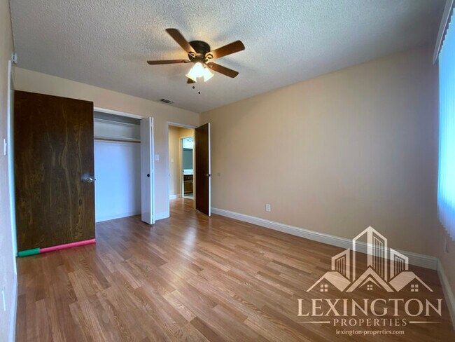 Building Photo - Beautiful, 3BD/2BA +Bonus Rooms, Bungalow ...