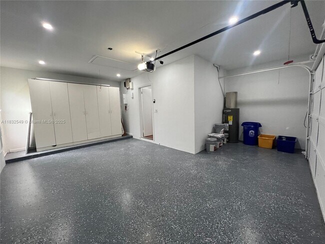 Building Photo - 1250 SW 15th Ave