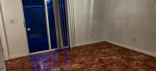 Building Photo - 3 bedroom 2 bath