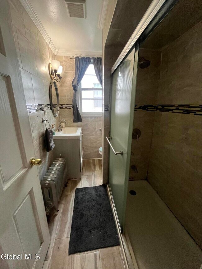 Building Photo - 1410 Stanford St