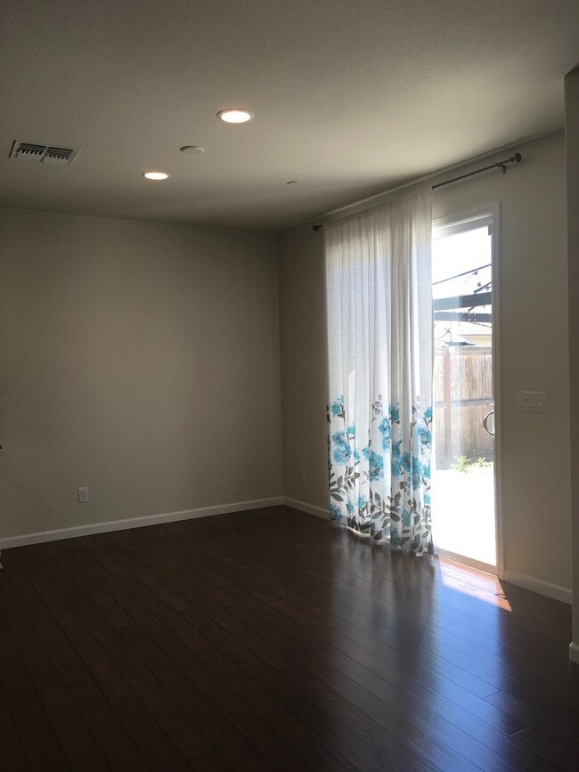 Building Photo - This immaculate single story 4Bedrooms, 2....
