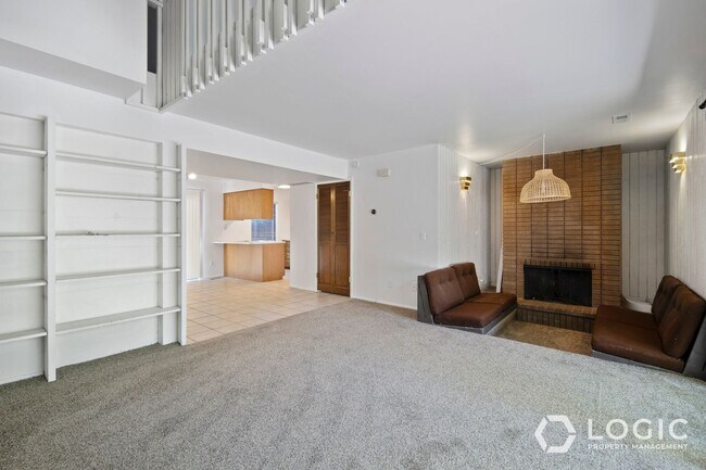 Building Photo - 1815 N Woodside Dr E