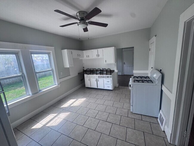 Building Photo - 4350 W 28th St