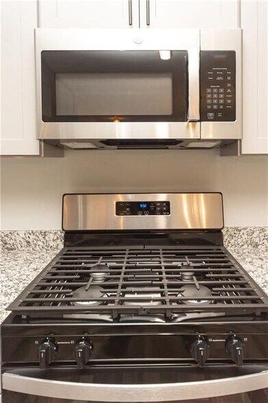 Building Photo - 811 Sugar Oak Ln