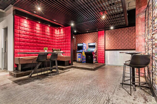 Building Photo - 301 N 7th Ave