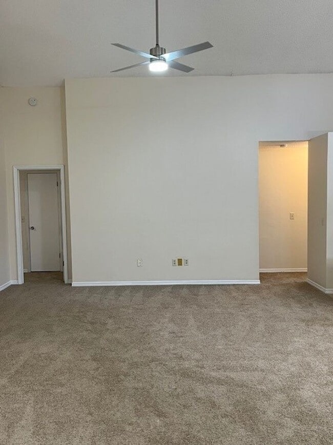 Building Photo - **3/2 w/ Lawn Care in Lake Mary - Remingto...