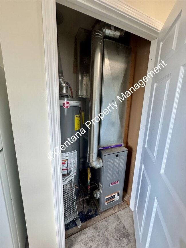 Building Photo - 3 Bed 1 Bath located on the flats