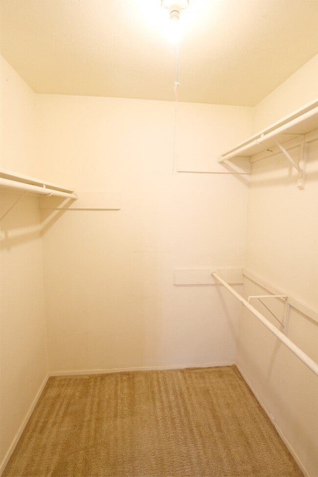 Building Photo - 22311 Fincastle Dr