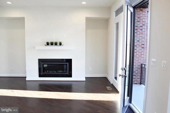 Building Photo - 23017 Sullivans Cove Sq