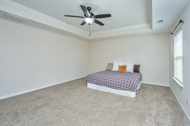 Building Photo - 201 Bigleaf Ct