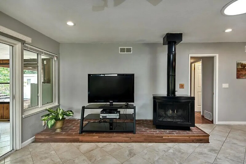 Building Photo - 313 Oakberry Way