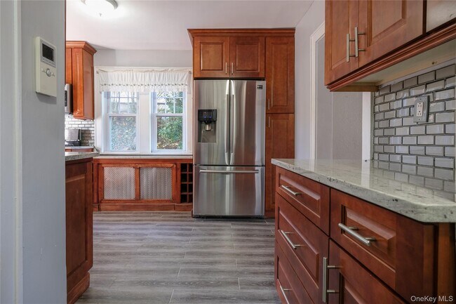 Building Photo - 440 Sixth Ave