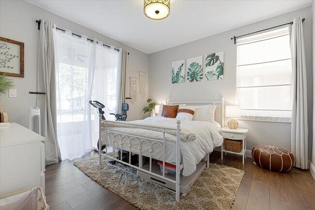 Building Photo - 2316 SW 127th Ave