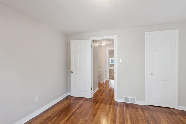 Building Photo - 3902 E Antisdale Rd