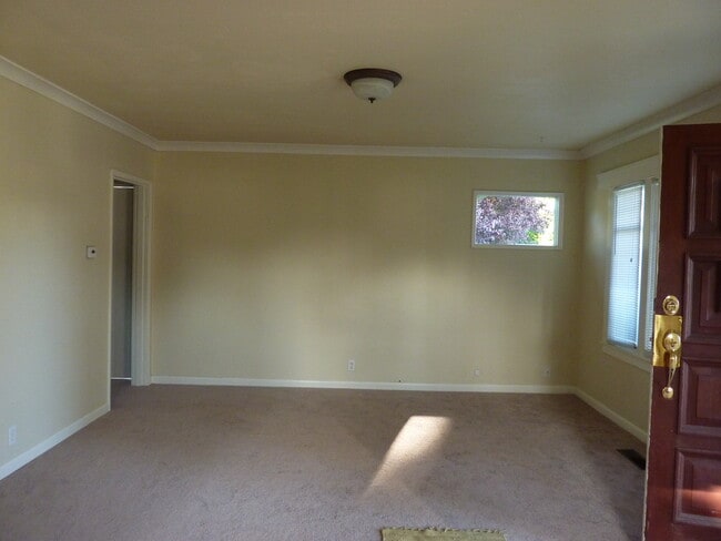 Building Photo - 731 S 49th St