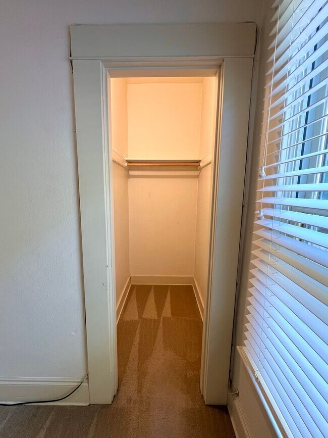 Building Photo - Stunning Vintage 2 Bed 1 Bath in NW 23rd!