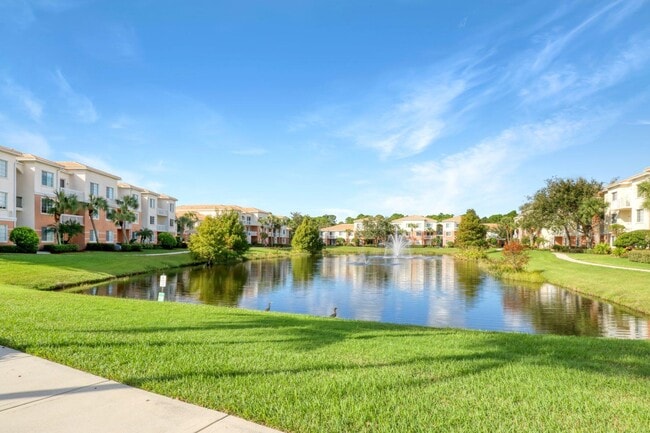 Building Photo - 2111 Myrtlewood Cir E