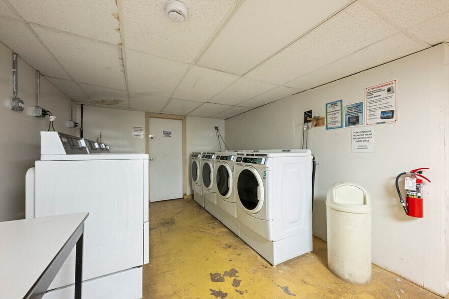 Building Photo - 6015 Boulevard E