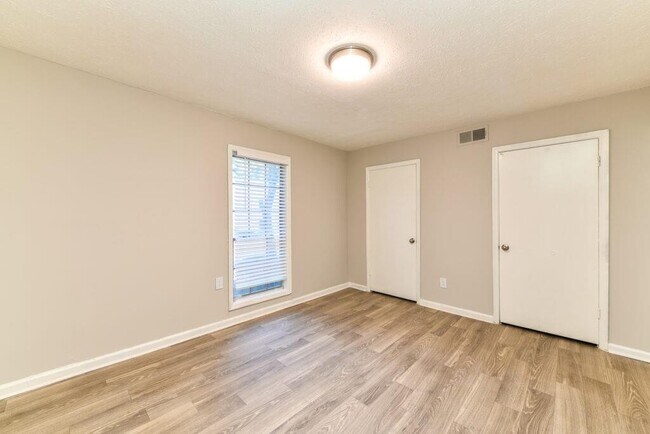 Building Photo - 1000 Belmont Park Dr SE