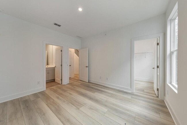 Building Photo - 517 Motivation Cir NW