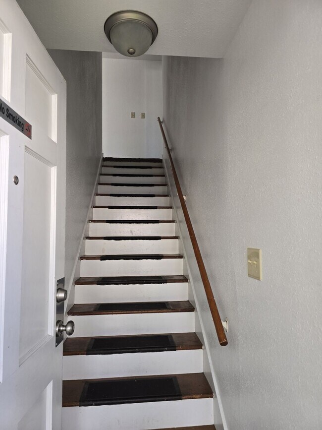 Building Photo - 447 NE Winchester St