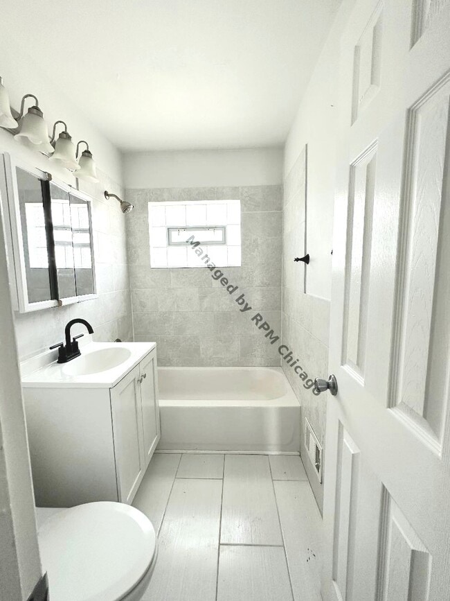 Building Photo - 1420 N Harlem Ave