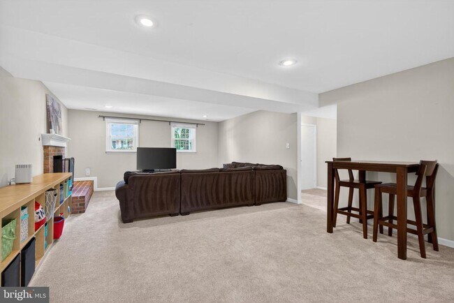 Building Photo - 9801 Meadow Valley Dr