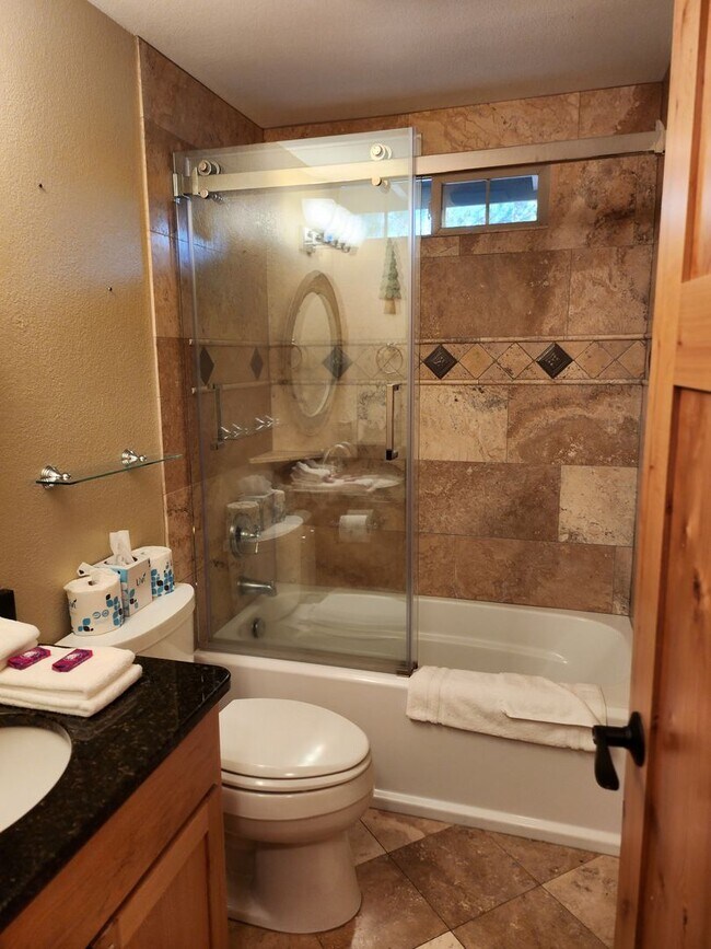 Building Photo - Seasonal Rental - Available through April 30, 2026