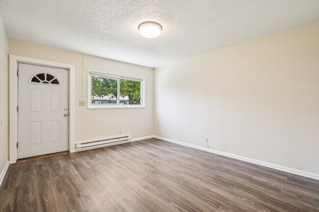 Building Photo - Discover Your New Home in the Kenton Neigh...