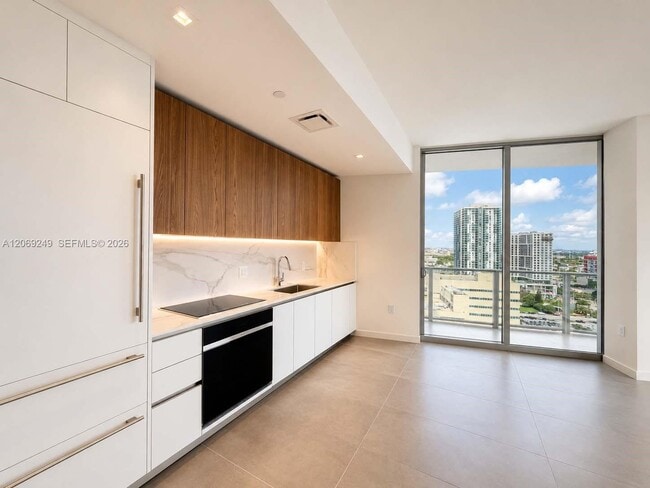 Building Photo - 1400 Biscayne Blvd