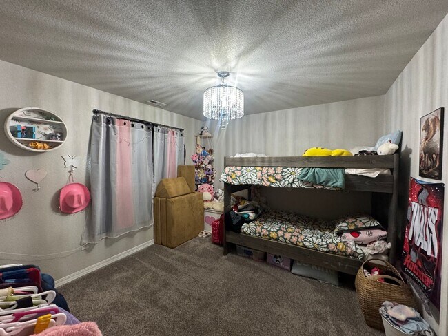 Building Photo - 3 Bed 2.5 Bath Home in Fountain Available in June