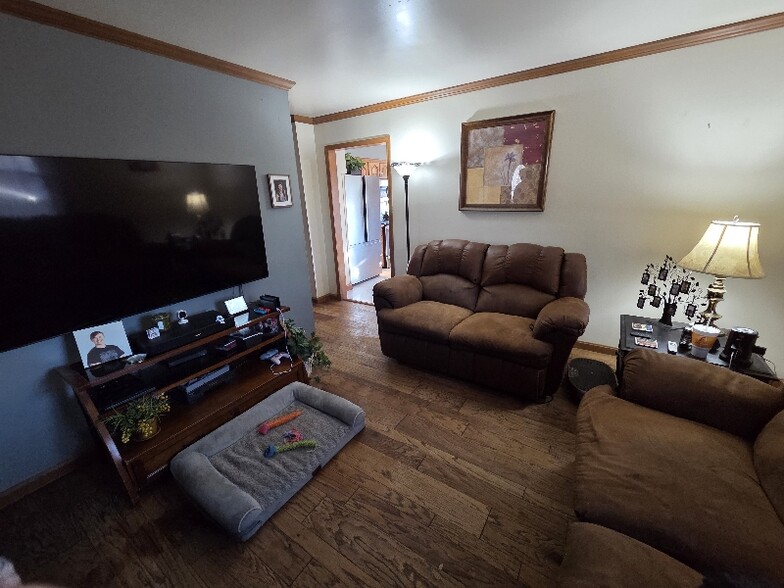 Building Photo - 2257 E Eichel Ave