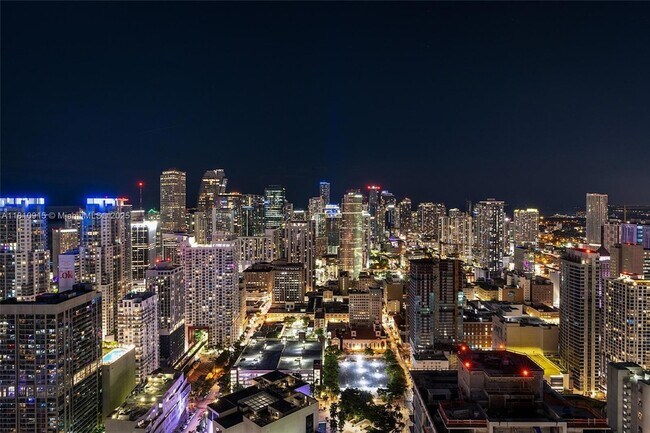 Building Photo - 601 NE 1st Ave