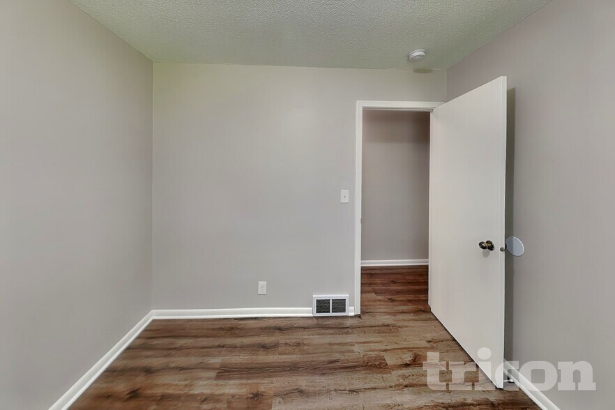Building Photo - 1572 Pullman Ave